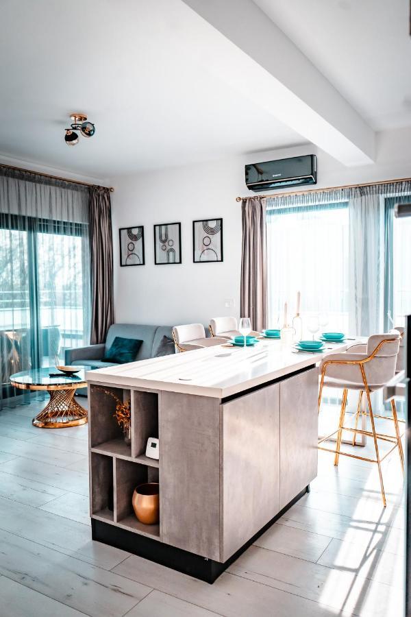 Luxury Family Apartment With Private Parking And Forest View Timişoara Exterior foto